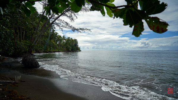 Petite plage vers Papenoo © Laurent Minh 2019